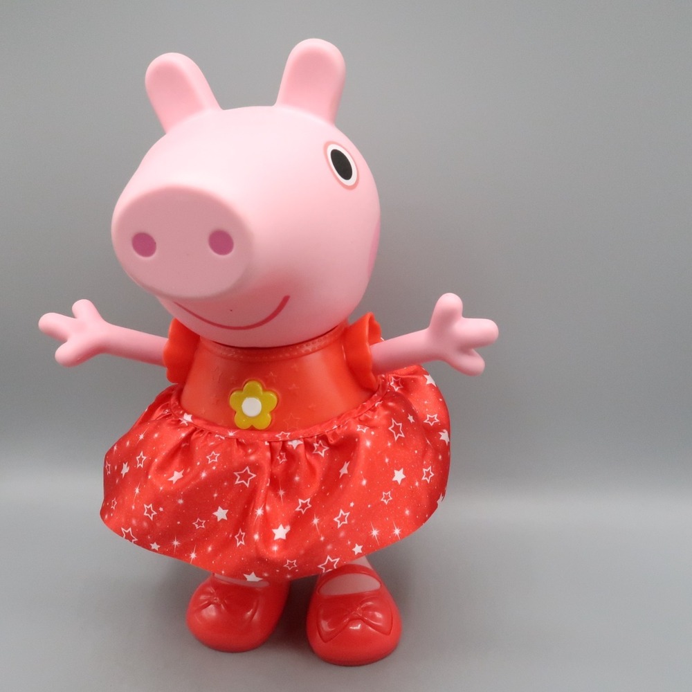 Peppa Pig Peppa's‎ Muddy Puddles Party Singing & Dancing Doll Interactive Toy